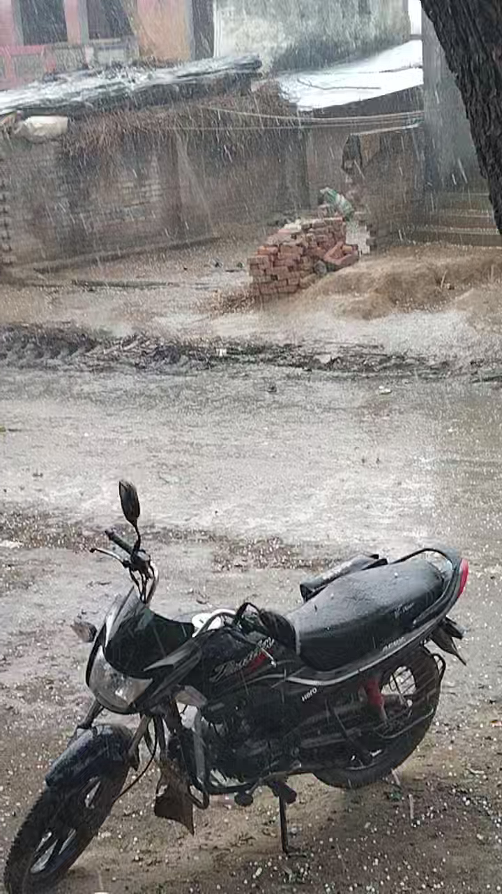 अलीगंज: ओले की बारिश#झमाझम ओले‌ की बारिश#
