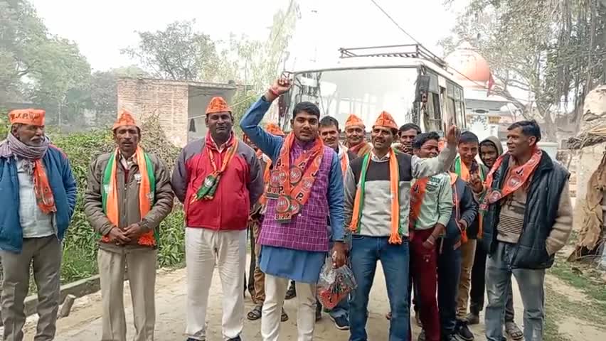 माननीय केशव प्रसाद मौर्य उपमुख्यमंत्री जी के नामांकन में भारतीय जनता पार्टी के कार्यकर्ताओं के साथ शामिल होने जाते हुए शिवम मिश्रा शक्ति केंद्र संयोजक पूर्व मंडल अध्यक्ष भाजपा युवा मोर्चा सिराथू #एकबार_फिर_भाजपा_सरकार #यूपी_मांगे_भाजपा