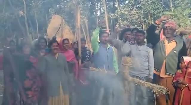 टेढ़ागाछ: आदिवासी सेंगेल अभियान कार्यकर्ताओं ने संथाली भाषा विरोधी मुख्यमंत्री हेमंत सोरेन का पुतला दहन किया गया।#hemant_soren