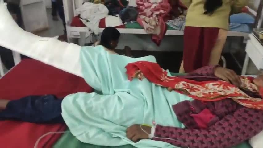 फरसगांव: पाटला ढाबा के पास टैंकर की ठोकर से घायल हुई तारगांव की युवती को बेहतर उपचार के लिए भेजा गया जिला अस्पताल #प्रतिक्रिया