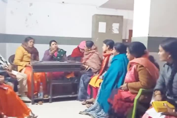 भाजपा कार्यालय पर बैठक कर महिला मोर्चा की कार्यकर्ताओ ने विधानसभा चुनाव जीतने के लिये भरा हुंकार।
#विधानसभाचुनाव2022