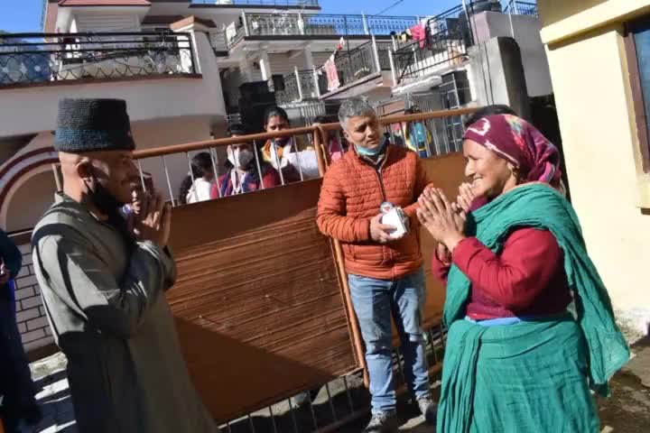 गंगोत्री विधानसभा के ज्ञानशु व कोटियाल ग्राम सभा में Ajay Kothiyal जी ने ग्रामीणों के साथ उत्तराखंड नवनिर्माण का संदेश साझा किया।

#भैजी_सुनो_झाड़ू_चुनो