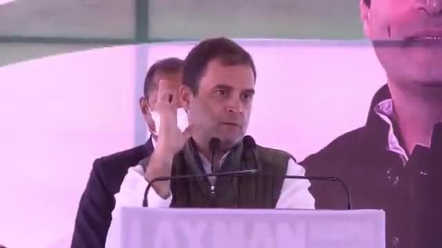 "पहले के हिंदुस्तान में प्रधानमंत्री थे, अब राजा है.."  #राहुल_गांधी_जी