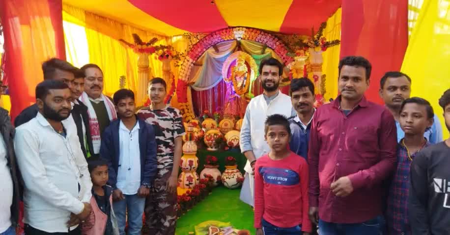 #सरस्वती_पूजा के शुभ अवसर पर अपने #रामगढ़_विधानसभा क्षेत्र के #छत्तरमाण्डू में आयोजित पूजा में शामिल होकर माँ सरस्वती का आशीर्वाद लिए और रामगढ़ वासियो सुख,समृद्धि व शांति की कामना किये।
#आपके_लिए_आपका_पुटूस #ApkeLiyeApkaPutush
