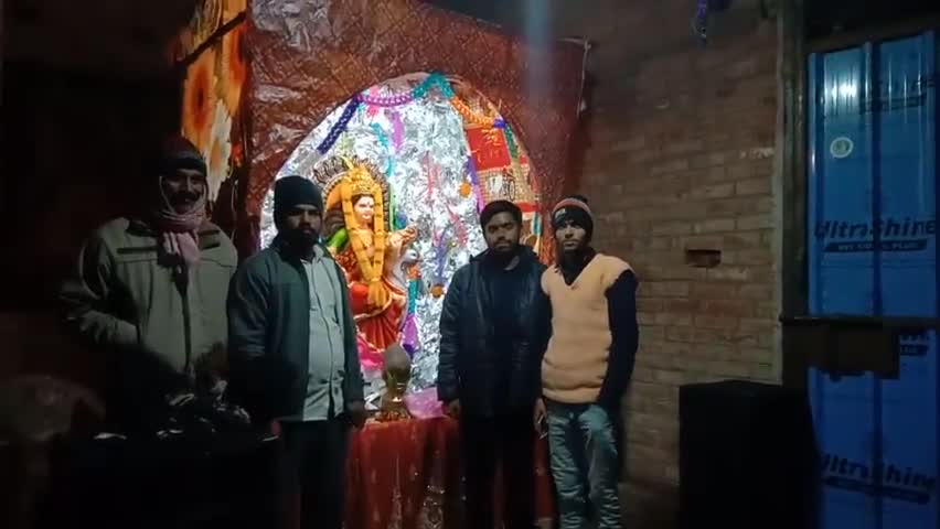 सिमरी: #वसंत पंचमी  के शुभ अवसर पर मंझवारी के बहुत सारे लड़के झूम उठे आज लगता है आसमान से धरती पर चांद आ गया है @