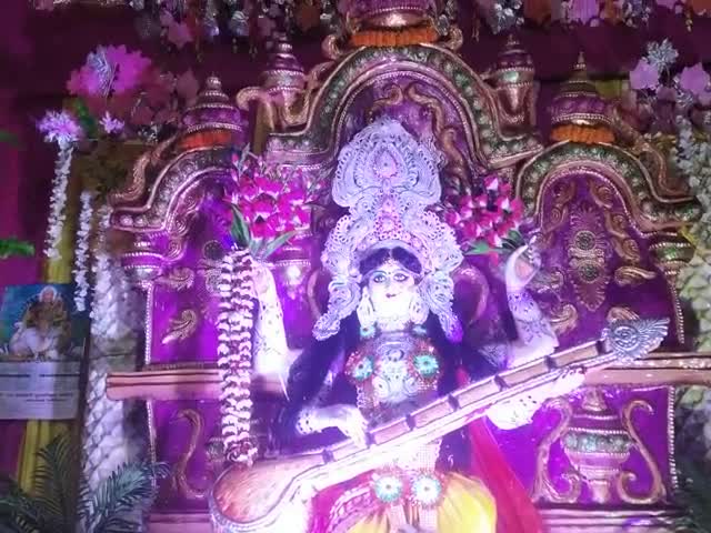 अलीनगर: kamat pariwar kurson ward 07 me bhawaya pundal murti Or decorations se ho raha hai puja @#kurson #dhiraj #sarswati puja