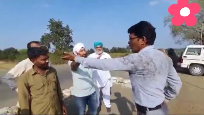 महिला को अभेद बसूली करते हुए रंगे हाथों पकड़ा सरदार जी ने। 
#makeout #makeout #news #foryou
