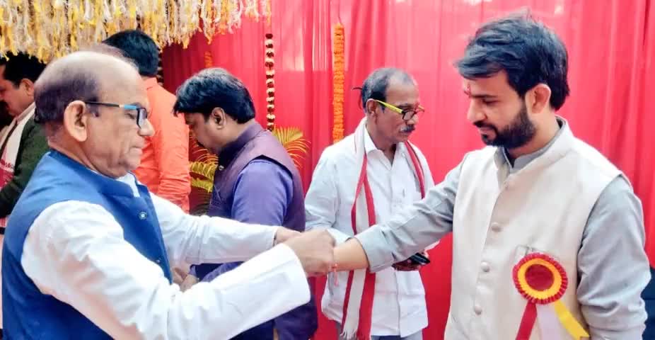 #सरस्वती_पूजा के शुभ अवसर पर अपने #रामगढ़_विधानसभा क्षेत्र के #गोरियारीबाग में आयोजित पूजा में शामिल हो माँ सरस्वती का आशीर्वाद लेकर रामगढ़ वासियो के सुख,समृद्धि व शांति की कामना की।
#आपके_लिए_आपका_पुटूस #ApkeLiyeApkaPutush