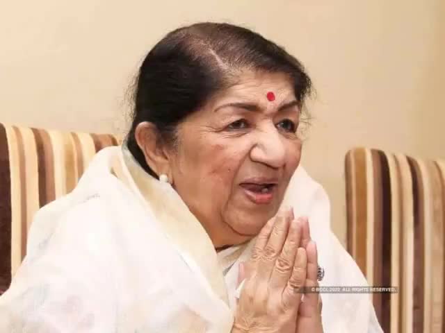 देश की आवाज़ आज थम गई, माँ सरस्वती हमसे विदा हो गई हैं। 😢 #latamangeshkarji