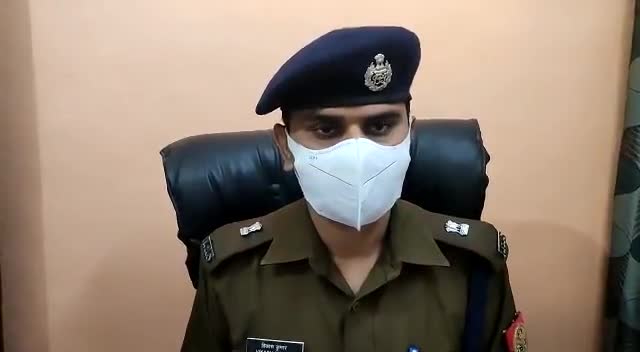 #spcityagra द्वारा थाना न्यू आगरा अवैध नशीला पदार्थ गांजा बरामदगी व गिरफ्तार अभियुक्तगण के संबंध दी बाइट.#agrapolice393