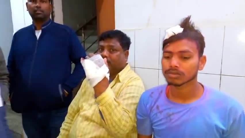 देेेवरिया: #पिपरा खेम करण में सरस्वती पूजा मूर्ति विसर्जन के दौरान मारपीट में 3 लोग घायल पहुंचे अस्पताल लगा रहे हैं न्याय की गुहार