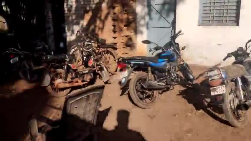 माधवनगर में सड़क के निर्माण में अतिक्रमण आई बाधा, प्रशाशन से इसे हटने की मांग

#katni #madhavnagar #katninagarnigam