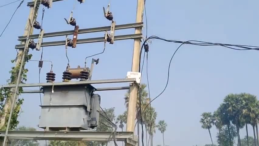 अलौली: अलौली प्रखंड के शुंभा पंचायत के वार्ड नंबर-10&11 में 4 दिनों से बिजली नहीं आ रही है।#publicnews24 #viralnewz #DM