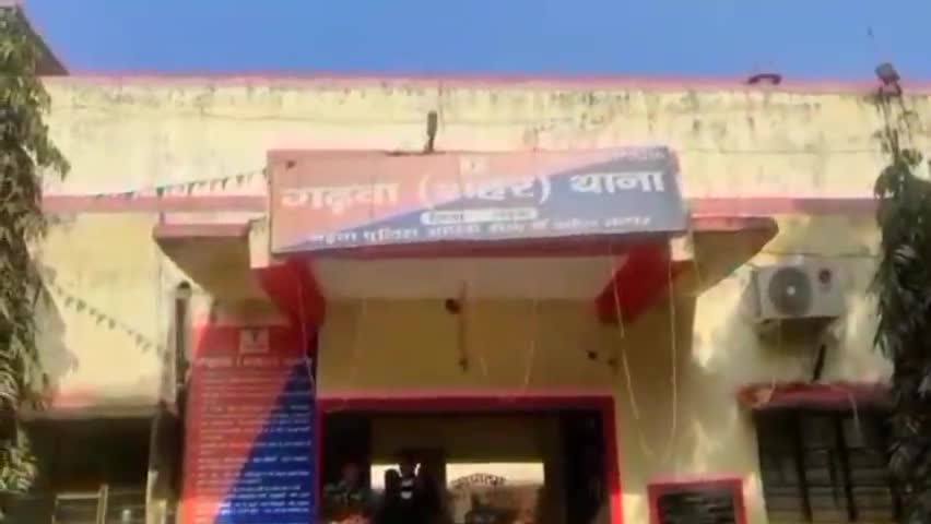गढ़वा: शहर थाना क्षेत्र के टंडवा में असामाजिक तत्वों ने बुलेट बाइक में लगाई आग, पीड़ित ने थाने में दिया आवेदन #बुलेट #आग