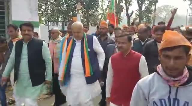 बलकुआ में लोगो से सम्पर्क कर विजय का आशिर्वाद लेते कृषि मंत्री #spshahibjp जी।
#यूपी_मांगे_भाजपा