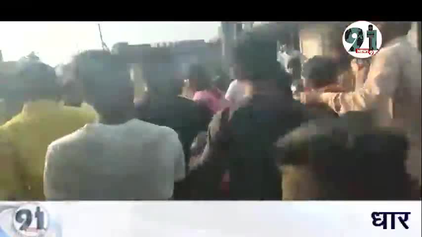 देखे पिटाई का LIVE VIDEOइस शहर में एक युवक को मनचलाआशिक बातकर पिता गया*#crimeupdate #newsmp