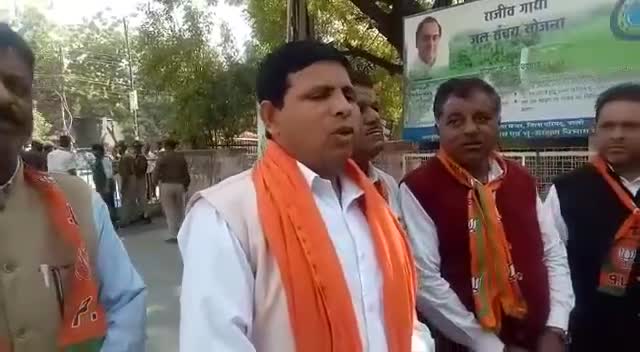 एससी मोर्चा पाली द्वारा #Reet परीक्षा की सीबीआई से जांच करवाने को लेकर धरना प्रदर्शन किया और पाली कलेक्टर को ज्ञापन दिया