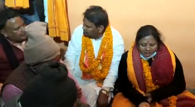 #सलेमपुर से भाजपा प्रत्याशी विजय लक्ष्मी गौतम ने सांसद रविन्द्र कुशवाहा के साथ पूजन कर चुनाव कार्यालय का किया शुभारंभ।