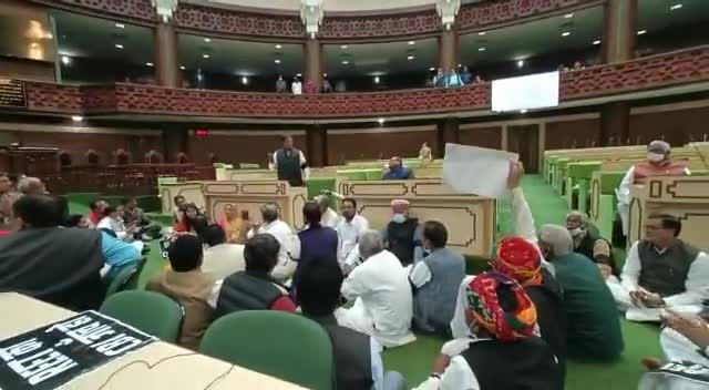 #REET पेपर लीक मामले की सीबीआई जांच की मांग को लेकर राजस्थान विधानसभा में भाजपा विधायकों का अनिश्चितकालीन धरना शुरू..!!