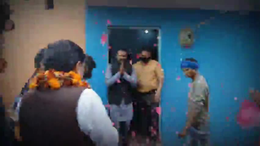 Jhansi - बसपा प्रत्याशी कैलाश साहू पर राजगढ़ में फूलों की बारिश,जोरदार स्वागत !! Sonu Vlog

#SonuVlog #UPElections2022 #Jhansi