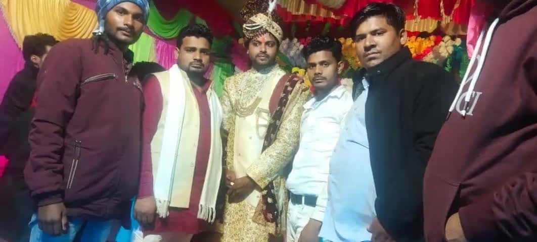 क्षेत्र के #नगर_पंचायत_भानपुर निवासी श्री आशीष अग्रहरी जी के शादी के कार्यक्रम  में डुमरियागंज में शामिल हुआ ।