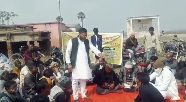 आमसभा बैठक में उपस्थित होकर राजनपुर पंचायत के जनता मालिकों के हक व अधिकार की बात करते हुए:- 
#मीर_रिजवान
#Mir_Rizwan