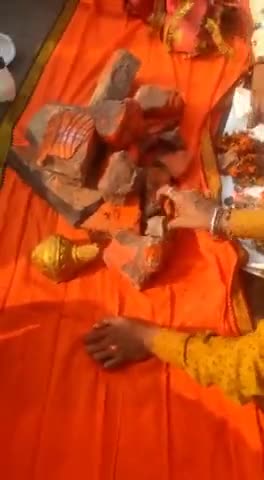 सुनो बे हिन्दू धर्म विरोधियों सामने आ जाओगे तो हाथ पैर सलामत नही रहेगा तुम्हारी।।
#जय_सीता_राम 
#जय_बजरंग_बली