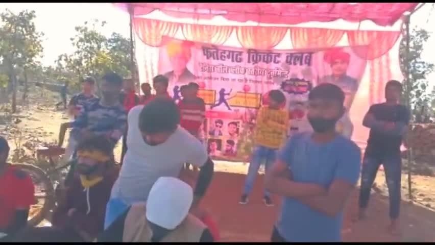 फतेहगढ़ के टूर्नामेन्ट मैं खिलाड़ियों ने जड़े चौके छक्के, ड्रॉ मैच के बाद हुआ शानदार सुपर ओवर। #क्रिकेट #टूर्नामेंट #लोकल