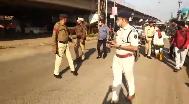 राजनांदगांव में ट्रैफिक कांस्टेबल से मारपीट करने वाले 3 बदमाश गिरफ्तार, पुलिस ने निकाला जुलूस #cg #cgnews #cgpolice