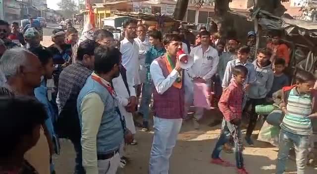 242 हुसेनगंज विधानसभा क्षेत्र के हथगांव ब्लॉक के नरौली चौराहा  में  जनसंपर्क करते कांग्रेस प्रत्याशी शिवाकांत तिवारी मिला रहा  अपार जनसमर्थन
#परिवर्तन #ही #संकल्प #है #शिवाकांत तिवारी #ही #विकल्प है
