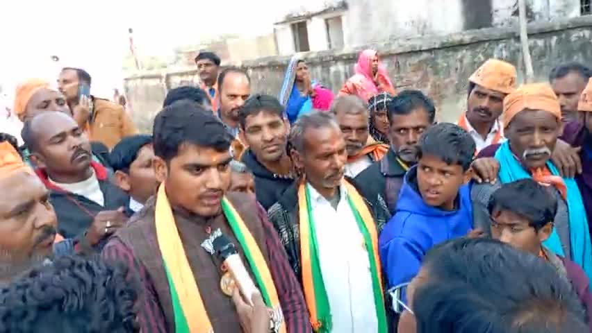 माननीय उपमुख्यमंत्री श्री केशव प्रसाद मौर्या जी के जनसभा के बाद मीडिया बंधुओं को अपनी प्रतिक्रिया देते हुए शिवम मिश्रा हर जगह कमल ही कमल कमल मैं उत्तर प्रदेश #एकबार_फिर_भाजपा_सरकार #यूपी_मांगे_भाजपा