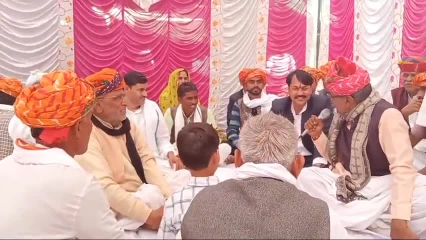 आज #भूत्यापुरा गाँव में प्रकाश जी एवं श्री लाल (फौजी) जी के यहाँ #धार्मिक_कार्यक्रम में #शिरकत की और अपने #विचार रखे।