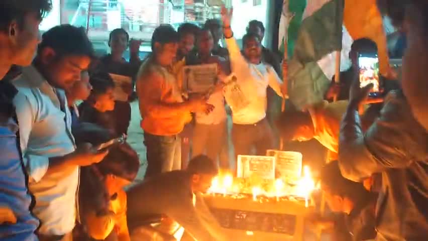 लालगंज: #भीरा बाजार में #पुलवामा हमले की बरसी पर शहीद वीर जवानों  को दी गयी श्रद्धांजलि ।﻿