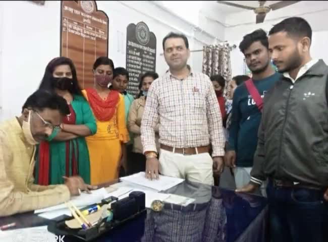 तिलका मांझी भागलपुर विश्वविद्यालय अंतर्गत पीजी हॉस्टल में छात्राओं को पानी की समस्या का सामना करना पड़ रहा था विश्वविद्यालय में डीएसडब्ल्यू सर से मिल कर पानी की समस्या का समाधान अभिलंब करवाया ✌️
#TMBU #GirlsHostel #Bhagalpur