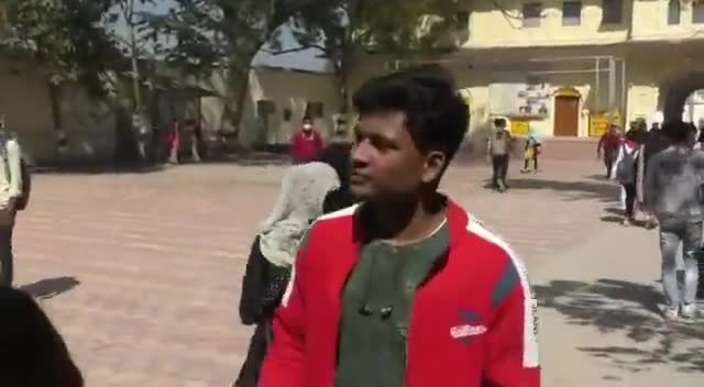 म•प्र • कॉलेज में हिजाब पहनकर जाने पर, युवकों ने लगाए जय श्री राम के नारे।।।
#मध्यप्रदेश #हिजाब #कर्नाटक