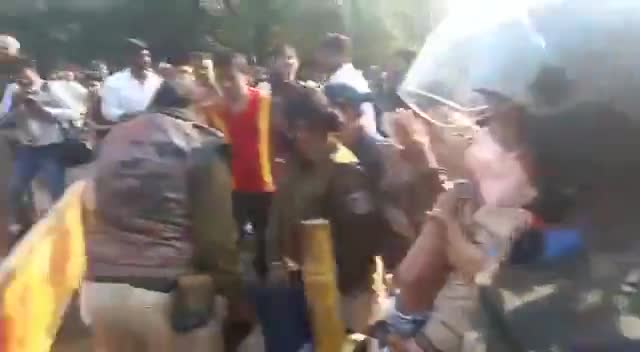 शिवराज सरकार की तानाशाही से हम डरने वाले नहीं है, युवा कांग्रेस न डरी है न डरेगी। युवा कांग्रेस द्वारा घेराव #ektathakur