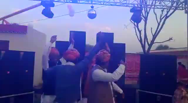 #बांदीकुई:- बांदीकुई के जगसोली गांव में शादी समारोह में किरोड़ी मीणा के गाने पर जमकर नाचे पूर्व प्रधान सुबुद्धिराम मीणा