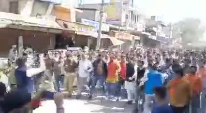 गोवंश से दुष्कर्म के मामले में कल तिजारा बंद, हिंदू संगठनों ने आरोपीयों को फाँसी कि सजा देने कि माँग कि
#Alwar_News
