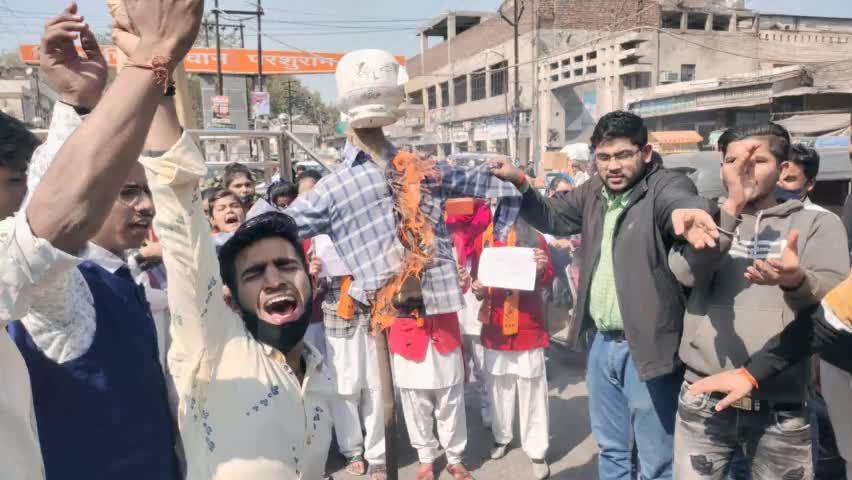 तमिलनाडु सरकार का पुतला फूंका


#JusticeForLavanya
#FightForLavanya
#ABVP