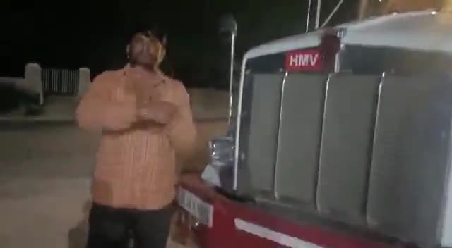 किशनगढ़: #भीलवाड़ा भारत में पहली बार आया विदेश का ट्रेलर 
28 करोड़ की गाडी 30 लाख  टैक्स जमा कराकर भारत में एंट्री करें रामस्वरुप
