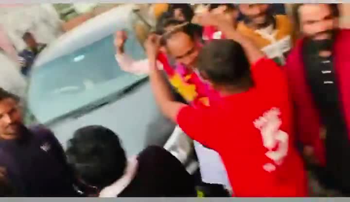 किच्छा: बड़े भाई #सरताज_अली_गुड्डू जी को #प्रदेश_सचिव कांग्रेस कमेटी उत्तराखंड बनाए जाने पर हमारे निवास पर लोगों ने किया स्वागत