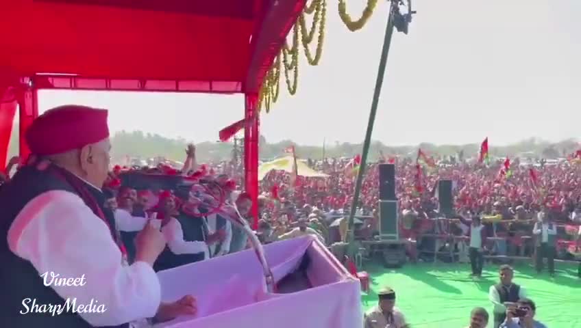 सालों बाद आज नेताजी अपने गढ़ में जनसभा को संबोधित कर रहे हैं। #मुलायम_सिंह_यादव #सपा #विधानसभा_चुनाव