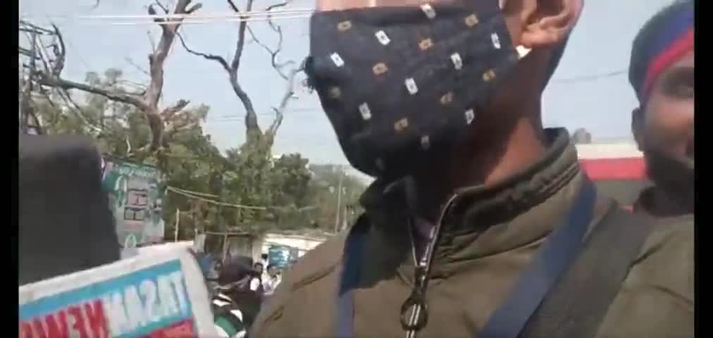 बिहार बचाओ मार्च के दौरान पटना के JP गोलम्बर में अपनी पार्टी लोजपा (r)का पक्ष रखते आईटी सेल जिलाध्यक्ष रोहित सिंह "जय चिराग जय बिहार #भ्रष्टाचार#मुक्त#बिहार