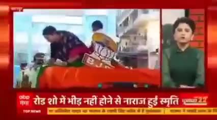 कहा भाग रही हैं स्मृति जी..?? भागो मत लड़ो,मैदान मत छोड़ो क्योंकि आप भी महिला हैं।
#लड़की_हूं_लड़_सकती_हूं