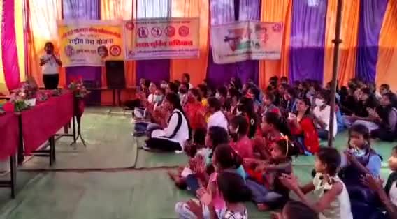 विधानसभा लोरमी के ग्राम मोहबन्धा में राजीव गांधी शासकीय कला एवं वाणिज्य महाविद्यालय लोरमी की राष्ट्रीय सेवा योजना महिला इकाई द्वारा आयोजित सात दिवसीय विशेष शिविर को सम्बोधित करते हुए!
#लोरमी_विधानसभा