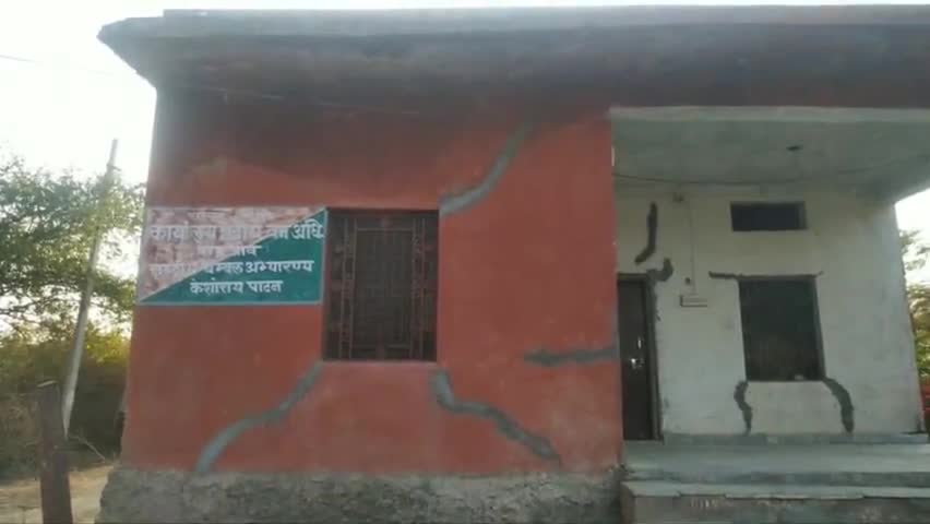 केशोरायपाटन: बजरी परिवहन कर ले जा रहे ट्रैक्टर ट्रॉली को अभ्यारण की टीम ने केशोरायपाटन में नहर के नाले के पास से किया जब्त #खनन