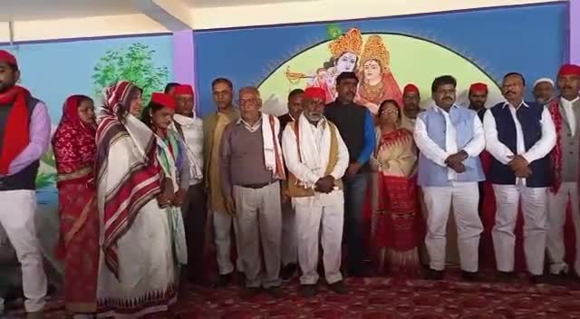 #मोहनलालगंज: प्रबंधक राम कुमार यादव जी मस्त है
भोला भाई प्रत्याशी श्रीमती सुशीला सरोज पूर्व विधायक अमरीश पुष्कर जी समस्त समाजवादी पार्टी कार्यकर्ता