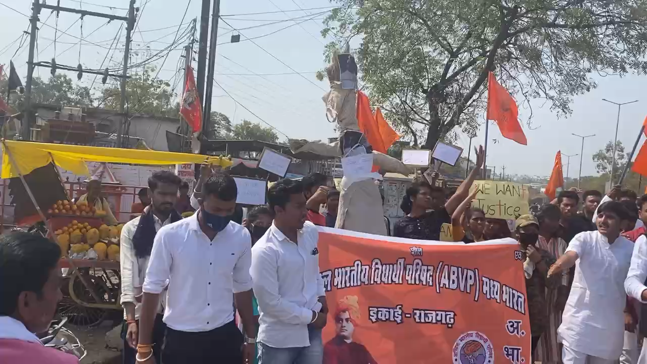 आज राजगढ़ अखिल भारतीय विद्यार्थी परिषद लावण्या को न्याय दिलाने 
 तमिलनाडु सरकार का पुतला दहन ।
विरोध प्रदर्शन 
#FightForLavanya #justiceforlavanya