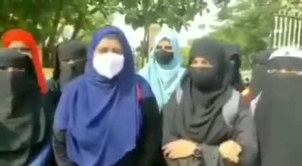 क्या हिज़ाब मामले पर उलेमा-ए-दीन की खामोशी मुस्लिम बहनों के हौसलों को तोड़ रही है
#हिजाब