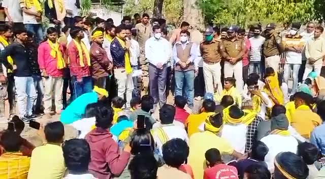 गरीब मजलुमो के साथ जहाँ भी अन्याय अत्याचार होगा 
डंके की चोट पर उनकी आवाज़ उठाई जाएगी —  गोंडवाना किंग महेंद्र #जय_जोहार